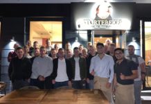 Die Bande des neuen Emder Restaurants Störtebeker hing kaum im Loquarder Stadion an der Landstraße, da statteten unsere Mannen dem neuen Werbepartner auch gleich einen Besuch ab.