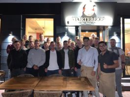 Die Bande des neuen Emder Restaurants Störtebeker hing kaum im Loquarder Stadion an der Landstraße, da statteten unsere Mannen dem neuen Werbepartner auch gleich einen Besuch ab.