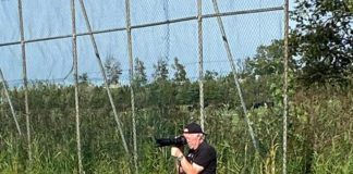 So kennen die Leute ihn: Reiner Poets in Aktion beim Fotografieren "seiner Jungs". FCL-Bild: Mirko Weets