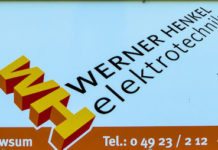 Werner Henkel Elektrotechnik wird unserem FCL künftig als Werbepartner in Form von Bandenwerbung zur Seite stehen. FCL-Bild: Reiner Poets
