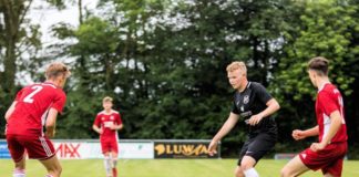 Marco Harberts erhöhte in Mittelstürmer-Manier mit seinem rechten Knie auf 2:0 für unsere Mannen. FCL-Bild: Reiner Poets