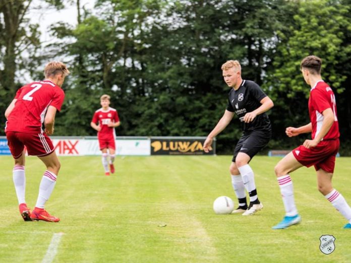 Marco Harberts erhöhte in Mittelstürmer-Manier mit seinem rechten Knie auf 2:0 für unsere Mannen. FCL-Bild: Reiner Poets