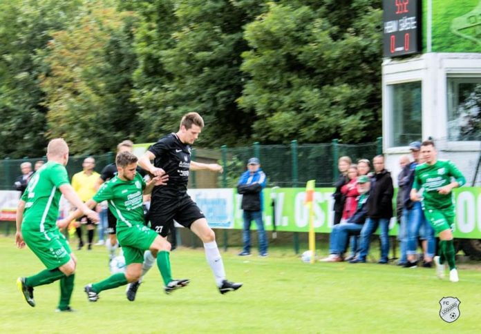 FCL-Abräumer Jann Marten Swyter setzt sich durch. FCL-Bild: Reiner Poets