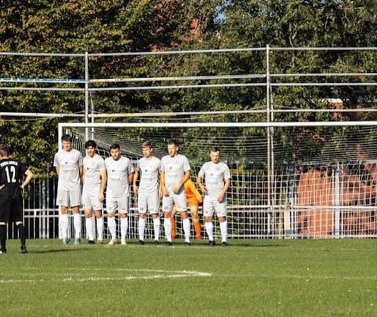 Löchrig: Unsere Loquarder unterlagen Frisia Emden mit 0:3. FCL-Bild: Reiner Poets