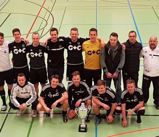 Unsere FCL-Siegermannschaft, die überraschend den Pokal mit nach Loquard nahm.