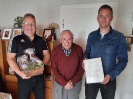 Seit nunmehr 75 Jahren ist Jannes Heikes (Mitte) Mitglied unseres FC Loquard - ein absolutes Novum in unserem Verein.