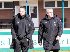 Unser Trainerteam vor dem letzten Tanz, der Mission Klassenerhalt: Co-Trainer Stefan Mulder (links) und FCL-Cheftrainer André Popp (rechts) verlassen unseren FCL nach fünf erfolgreichen Jahren. FCL-Bild: Reiner Poets