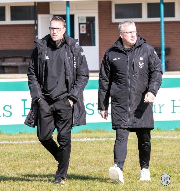 Unser Trainerteam vor dem letzten Tanz, der Mission Klassenerhalt: Co-Trainer Stefan Mulder (links) und FCL-Cheftrainer André Popp (rechts) verlassen unseren FCL nach fünf erfolgreichen Jahren. FCL-Bild: Reiner Poets