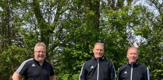 Seite an Seite in die Mission Ostfriesland-Cup: Unser Erster Vorsitzender Joachim Harberts, Co-Trainer Heino Jetses und unser FCL-Cheftrainer Andreas Ysker (von links). FCL-Bild: Thorsten Zeiß