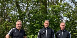 Seite an Seite in die Mission Ostfriesland-Cup: Unser Erster Vorsitzender Joachim Harberts, Co-Trainer Heino Jetses und unser FCL-Cheftrainer Andreas Ysker (von links). FCL-Bild: Thorsten Zeiß