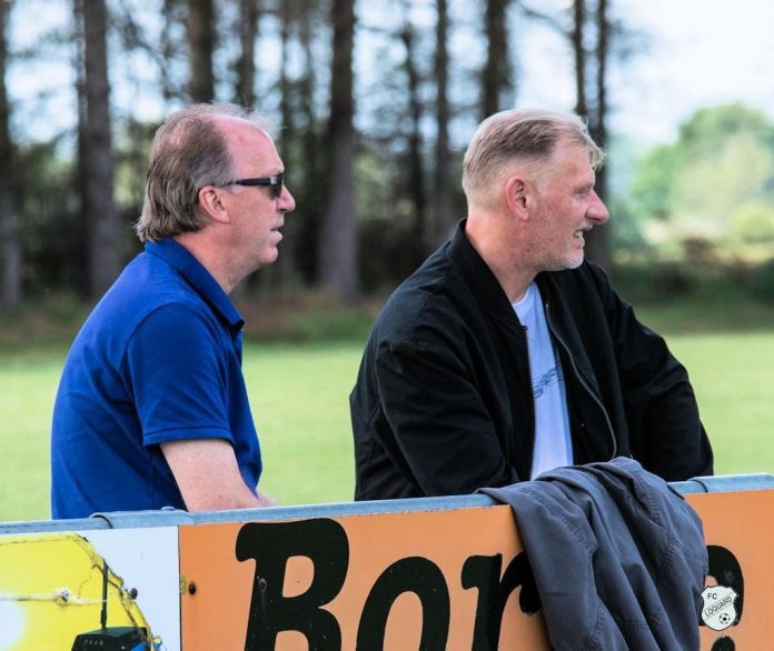 Für die letzten beiden elementar wichtigen Spiele übernimmt Andreas Ysker (links), der vor wenigen Wochen bereits als unser neuer Cheftrainer für die kommende Spielzeit vorgestellt wurde, zusammen mit seinem Co-Trainer Heino Jetses (rechts), das FCL-Ruder. FCL-Bild: Reiner Poets