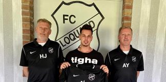 FCL-Cheftrainer Andreas Ysker (rechts) und Co-Trainer Heino Jetses (links) begrüßten ihren neuen Torjäger David Eurich (Mitte) in unserem Clubheim. FCL-Bild: Thorsten Zeiß