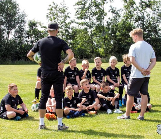 Ähnlich wie unsere Erste Herren beschloss unser Nachwuchs am gestrigen Samstag die Spielzeit mit einem gemeinsamen Grillen. FCL-Bild: Reiner Poets