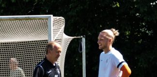 Trainer und Kapitän: FCL-Cheftrainer Andreas Ysker (links) und FCL-Schlussmann Lukas Meinen (rechts) im Austausch. Auch in diesem Interview war unser Coach gut aufgelegt und redselig. FCL-Bild: Reiner Poets