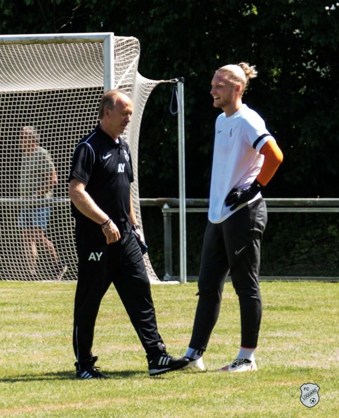 Trainer und Kapitän: FCL-Cheftrainer Andreas Ysker (links) und FCL-Schlussmann Lukas Meinen (rechts) im Austausch. Auch in diesem Interview war unser Coach gut aufgelegt und redselig. FCL-Bild: Reiner Poets