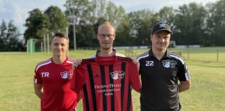 Das neueste Gesicht in unserer Zweiten: Patrick Bohlen (Mitte) ist der Transfer im Eiltempo, was auch seine Trainer Mirko Weets (rechts) und Thorsten Zeiß (links) freut. Bild: Finn-Ole Tammeus