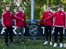 Das Ziel ist klar formuliert: Für Thees Jürrens, Nanje Franssen, Jannik Timmersmann und Marcel Harberts (von links) soll es über kurz oder lang zu unserem FC Loquard gehen. FCL-Bild: Reiner Poets