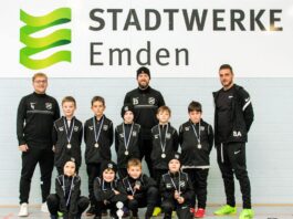 Medaillen für jeden Spieler und ein Pokal sorgten im Nachgang des Wintercups für strahlende Kinderaugen - die schönste Währung im Nachwuchsfußball. FCL-Bild: Reiner Poets