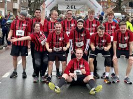 Eine schlagkräftige Truppe unserer Zweiten ging am heutigen Samstag bei der 42. Auflage des Emder Silvesterlaufs für den guten Zweck an den Start. Bild: Christian Zeiß