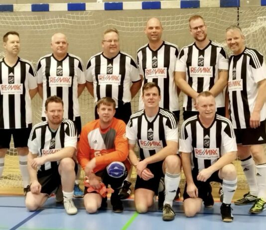 So sehen Sieger aus: Unsere Altliga setzte sich am gestrigen Samstag in souveräner Manier die Turnierkrone auf.