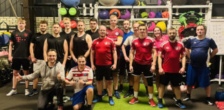 Am gestrigen Donnerstag statteten unsere Mannen, gemäß einer gut gepflegten Tradition, dem Emder Fitness Center Pura Vita einen Besuch ab, ehe ein knackiges Workout unter der Anleitung von Thomas Overhaus folgte.