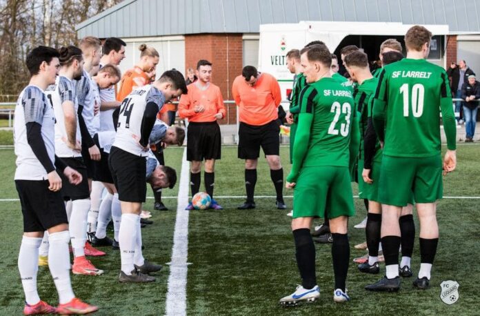 Da der RSV Visquard im Parallelspiel gegen Ihlow unseren Loquardern Schützenhilfe leistete, „reichte“ unseren Mannen am Abend eine 3:5-Niederlage gegen die Sportfreunde Larrelt. FCL-Bild: Reiner Poets