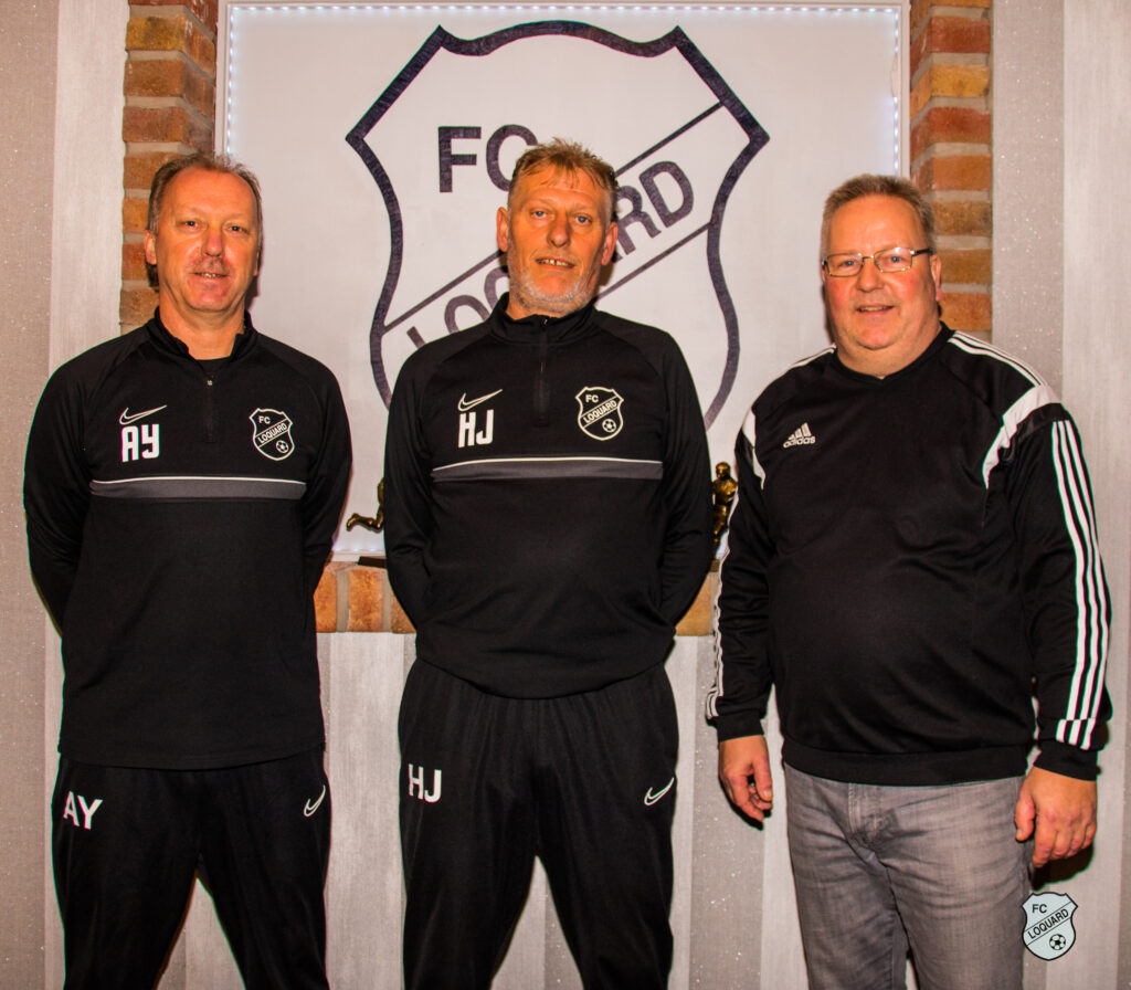 In eine gemeinsame schwarz-weiße Zukunft: Andreas Ysker, Heino Jetses und unser Erster Vorsitzender Joachim Harberts (von links).FCL-Bild: Reiner Poets