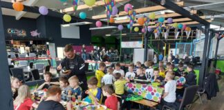 Ein Besuch des OkiDoki Kinderlandes Emden stand auf dem Programm, zu dem sich 25 Kinder und ihr Trainerteam im Spieleparadies des Freizeitcenter Emden einfanden.