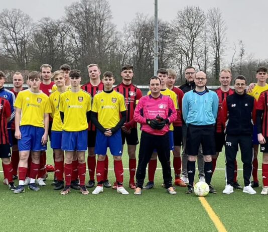 Unsere Zweite gastierte am Abend an der Pillauer Straße in Emden, wo sie auf Einladung der Bezirksliga-A-Junioren des JFV Eintracht Emden zu einem Trainingsspiel auflief.