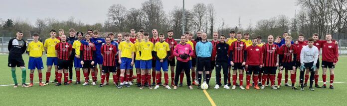 Unsere Zweite gastierte am Abend an der Pillauer Straße in Emden, wo sie auf Einladung der Bezirksliga-A-Junioren des JFV Eintracht Emden zu einem Trainingsspiel auflief.