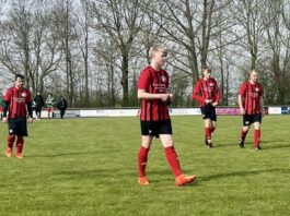 Unsere Zweite freut sich nach einer enormen Willensleistung über einen Punkt am Ostermontag.