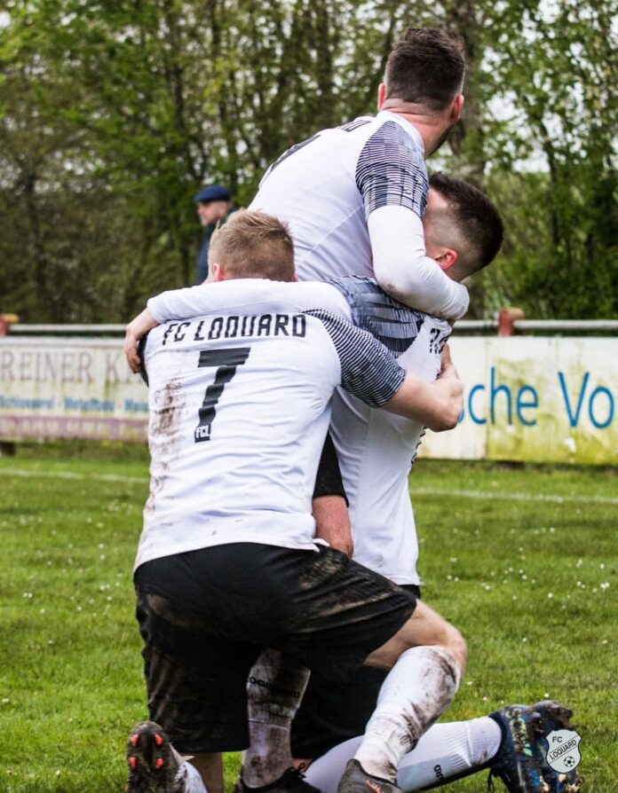 Unser FC Loquard entführt wichtige Punkte aus Jemgum. FCL-Bild: Reiner Poets