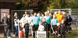 Unsere Loquarder feierten am gestrigen Samstag einen wichtigen Heimerfolg in der Ostfrieslandliga, der darüberhinaus zudem mit unseren treuen Anhängern im Rahmen des FCL-Sportwochenendes gefeiert werden konnte. FCL-Bild: Reiner Poets