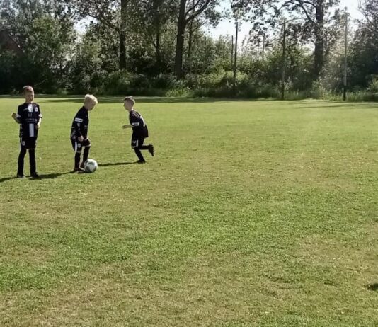 Zu Gast in Loppersum überzeugten unsere Kleinsten auf ganzer Linie und gewannen ihre Begegnung gegen die JSG Hinte am Ende mit 4:1. FCL-Bild: Gerold Genz
