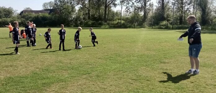 Zu Gast in Loppersum überzeugten unsere Kleinsten auf ganzer Linie und gewannen ihre Begegnung gegen die JSG Hinte am Ende mit 4:1. FCL-Bild: Gerold Genz