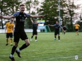 Game, Set and Match: Timo Artmann deckelte die Begegnung mit seinem Treffer zum 3:1 für unseren FCL. FCL-Bild: Reiner Poets