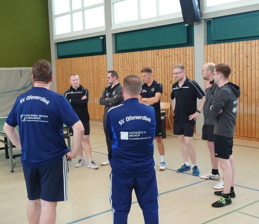Ruhe vor dem Sturm: Unsere Mannen kurz vor dem ersten Relegationsspiel gegen Ofenerdiek.