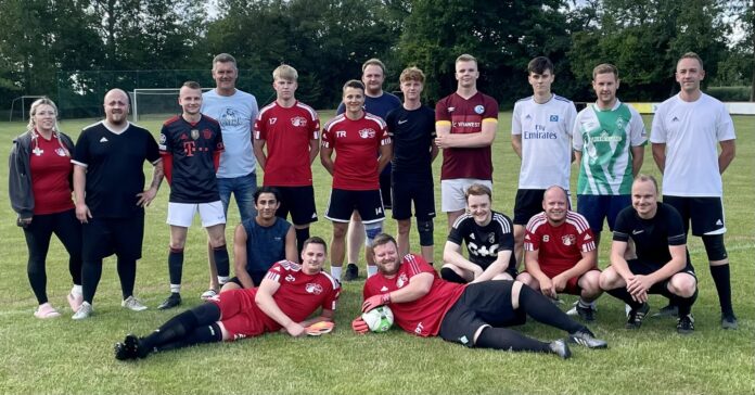 Am gestrigen Dienstagabend bat das Trainerteam bei herrlichem Fußballwetter in Upleward zur ersten Trainingseinheit nach der Sommerpause.