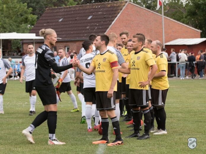 Gegen die Ü30 von SuS Emden 1919 e.V. unterlagen unsere Mannen am Ende mit 1:2 (0:1). FCL-Bild: Reiner Poets