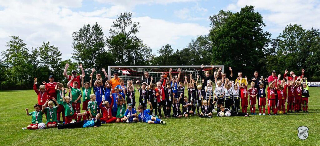 Volles Haus bei unseren Nachbarn: Der fußballerische Nachwuchs dominierte den Sonntag der Sportwoche der Spvgg Upleward.