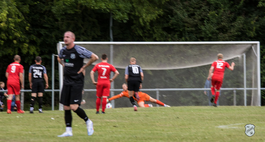 Das Tor des Tages: FCL-Kapitän Lukas Meinen reckt sich vergeblich, denn der Elfmeter schlägt unhaltbar im FCL-Gehäuse ein.FCL-Bild: Reiner Poets