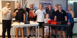 Zogen, was das Zeug hielt: Die Armwrestler gingen voller Elan in unserem Clubheim an die Tische.