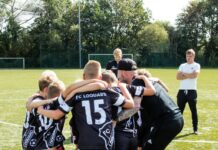 Schaaaaaa-la-la-la-la-la: Das Loquarder Sieger-Ritual nach dem Spielende. FCL-Bild: Reiner Poets