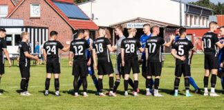 Vom hochgehandelten Gast aus Holtriem trennte sich unser FCL am Ende mit 2:2-Unentschieden. FCL-Bild: Reiner Poets