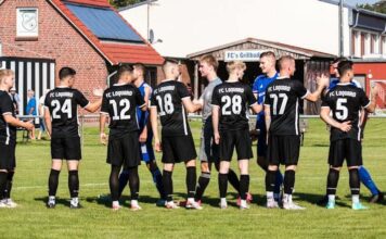 Vom hochgehandelten Gast aus Holtriem trennte sich unser FCL am Ende mit 2:2-Unentschieden. FCL-Bild: Reiner Poets