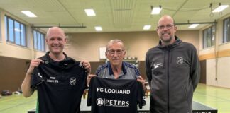 Lassen künftig für unseren FCL die Bälle fliegen: Jörn Müller (links) und Karl-Heinz Zeiß (Mitte) - auch zur Freude von Ulrich Folkerts (rechts).