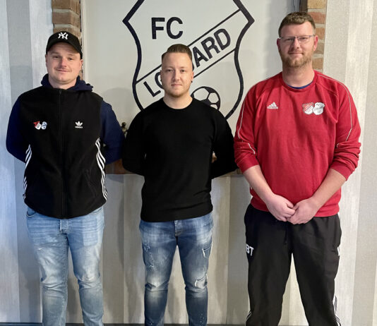 Alter Bekannter: Mit Jannik Janssen (Mitte) kehrt ein Akteur mit Stallgeruch zurück. Sehr zur Freude seiner Trainer Mirko Weets (links) und Jens Wiltfang (rechts). Bild: Thorsten Zeiß
