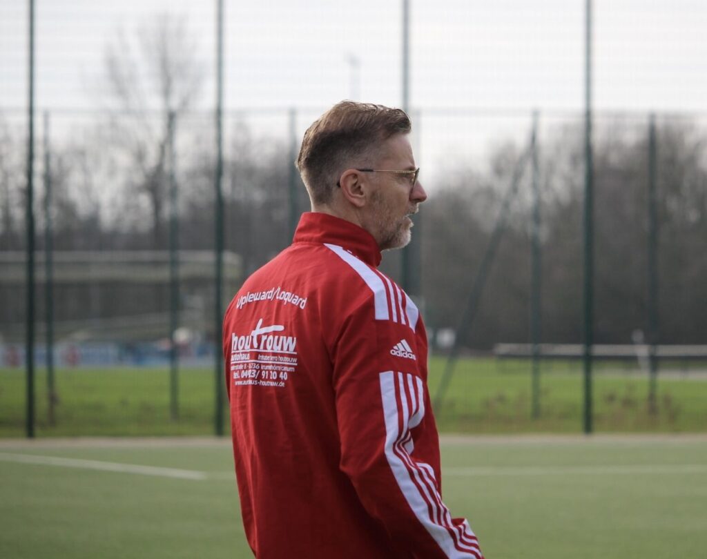 Deutlicher Erfolg im Prestigeduell: Kai Müller aus dem Trainerteam unserer Zweiten war mit dem Auftritt seiner Mannschaft zufrieden.Bild: Lisa-Marie Mergner